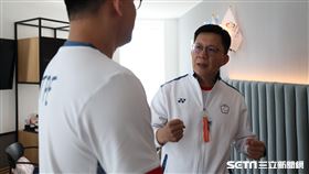 教育部次長張廖萬堅視察帕運國手物理治療所。（圖／記者蔡厚瑄攝影）