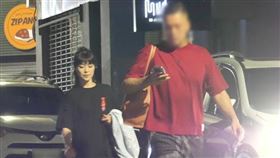 不知是否為了避嫌，曹雅雯一路都與男生裝不熟，保持著微妙的安全距離。（圖／本刊攝影組）