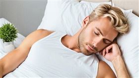 男子睡眠狀。（圖／Pixabay）