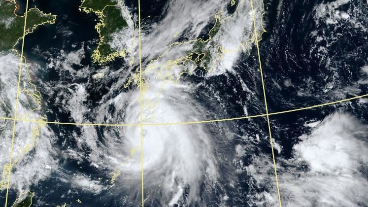 颱風「珊珊」直撲日本　北海道市區成小溪