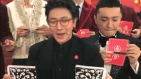 魔術師劉謙在春晚表演魔術。（圖／翻攝自新浪新聞）