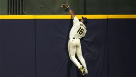 ▲釀酒人中外野手波金斯（Blake Perkins）沒收1轟，但投手下個打席又挨轟。（圖／美聯社／達志影像）