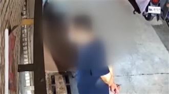 三度探門！陌生男玻璃外張望　住戶嚇鎖門