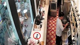 一名員工將公司的付款碼換成自己的。（圖／翻攝自微博）