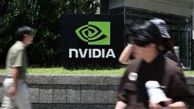 輝達將公布第2季財報（1）人工智慧（AI）晶片大廠輝達（NVIDIA）28日發布的財報可能指出，第2季營收成長1倍以上，若順利繳出亮眼數據，將可成為科技股下一個關鍵催化劑。圖為台北市內湖區輝達台灣分公司外觀。中央社記者翁睿坤攝　113年8月27日