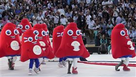 ▲巴黎帕運開幕式，吉祥物弗里吉在舞台上玩123木頭人。（圖／美聯社／達志影像）