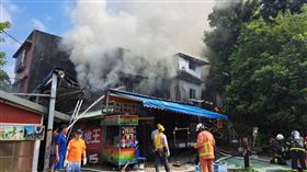 平溪老街今日一早傳出民宅火警，原因仍待查。（圖／消防隊提供）