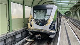 台中，興富發，文心愛悅，塔吊，吊臂，掉落，貫穿台中捷運車廂(圖／翻攝畫面)