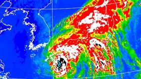 珊珊颱風挾豪雨在鹿兒島縣薩摩川內市附近登陸。（圖／翻攝自氣象署）