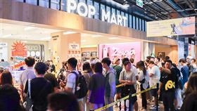 POP MART台北三創店今日正式開幕，吸引大批顧客前往朝聖。（圖／品牌業者提供）