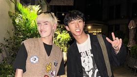 鍾明軒（左）曬出與小哈利（右）的合照，讓網友又驚又喜。（圖／翻攝自Threads）