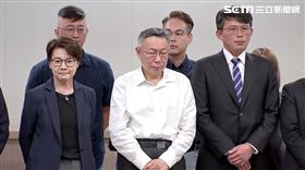 ▲▲民眾黨召開「政治獻金外界疑義 一次澄清記者會」，立委黃珊珊（左）、主席柯文哲（中）、立委黃國昌（右）。