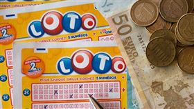 刮刮樂、樂透。（示意圖／翻攝自Pixabay）