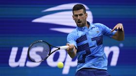 ▲喬科維奇（Novak Djokovic）因為對手退賽拿下美網生涯第90勝。（圖／美聯社／達志影像）