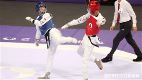 帕拉跆拳道好手蕭翔文（藍醫者）16強輕鬆擊敗對手晉級。（圖／記者蔡厚瑄攝影）