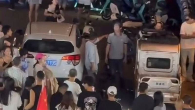 夜市爆口角「人頭落地」 民眾目睹嚇逃竄