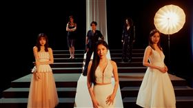 《影后》集結陳庭妮（前排右起）、楊謹華、林廷憶、謝瓊煖（後排右起）、楊貴媚、曾莞婷等超強卡司。（圖／Netflix提供）