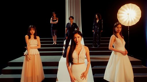 金鐘60／閨密爭后今登場！放話紅毯就開撕