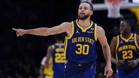 ▲柯瑞（Stephen Curry）與勇士續約1年。（圖／美聯社／達志影像）