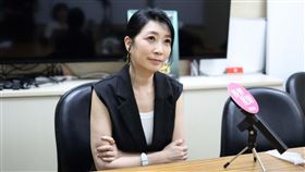 黃嘉千最最近忙著在果陀劇場《穿越門中門》演出。（圖／記者鄭孟晃攝影）