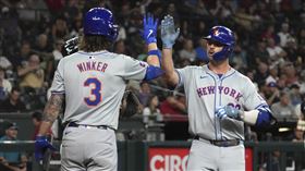▲阿隆索（Pete Alonso）敲出生涯第221轟，超越皮亞薩（Mike Piazza）居大都會隊史第3。（圖／美聯社／達志影像）