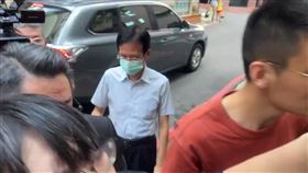 京華城容積案持續延燒，檢廉今天（28日）一早由法務部廉政署副署長兼高檢署檢察官林漢強親自帶隊前往時任台北市長柯文哲的住處搜索。據了解，林漢強為司法官訓練所38期結訓，曾任北檢、高檢檢察官、國安局政風處長等職，陞任廉政署副署長後仍負責黑金、肅貪等業務。