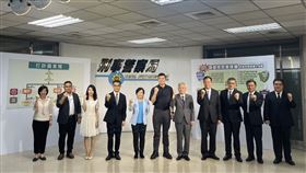 ▲圖左至右，金融監督管理委員會專門委員張曉萍，數位發展部簡任技正柯天祥，法務部副司長簡美慧，通訊傳播委員會副處長梁伯州，內政部部長劉世芳，內政部次長馬士元，警政署署長張榮興，刑事局局長周幼偉，刑事局副局長黃壬聰，刑事局主任秘書林宏昇，刑事局警政監蔡坤益
