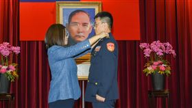 海巡署9月份晉任佩階頒授典禮 管碧玲主委勉勵新晉幹部