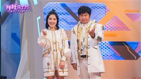 胡瓜（右）與Sandra驚呼高中生知識量豐富。(圖／TVBS提供）