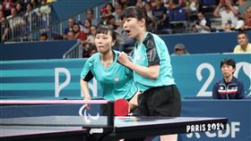 台灣巴黎帕運桌球好手林姿妤、田曉雯直落三擊敗土耳其對手，挺進4強也確定至少銅牌進帳。（圖／體育署提供）