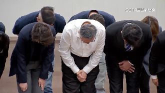 柯遭搜索「群龍無首」　民眾黨陷滅黨危機