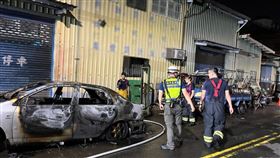 高雄鼓山區青峰街30日晚間發生火警。（圖／翻攝記者爆料網）