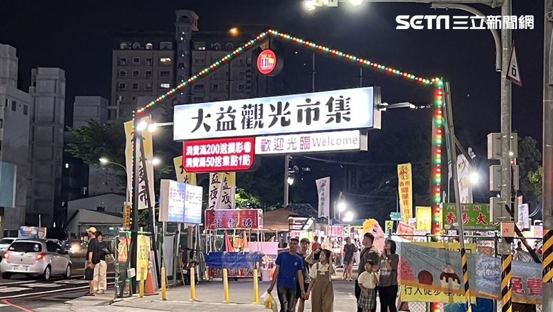 害客險「生吞3蛆」　大腸香腸攤現況曝光