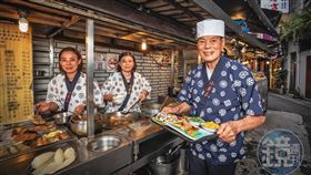 陳德誠近50年前在圓環小巷開了平價日料店小巷亭，第二代兩位女兒也已經接班。
（圖／鏡週刊）