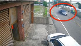 桃園市，情侶吵架，女友「氣到跳車」摔地亡，男友未停車