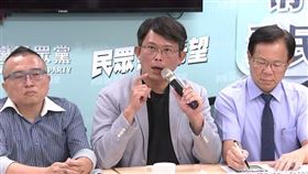 ▲台灣民眾黨中央黨部【戳破北檢謊言 捍衛正當程序】記者會，黃國昌（中）發言質疑北檢