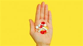 神經內科醫師方識欽就示警，現代人普遍並不缺乏B12，若長期大量補充，可能會增加癌症風險。（示意圖／翻攝自Pexels）