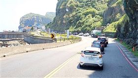 新北市瑞芳區鼻頭步道與瑞猴步道今天發生山林田野火警，初估燃燒面積約800平方公尺，台2線受到火燒山影響，南下出現嚴重回堵，警消呼籲民眾暫時別前往鼻頭步道及蛇子形路即瑞猴步道。