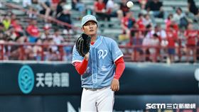 ▲味全龍先發投手王維中5.1局退場。（圖／記者劉彥池攝影）
