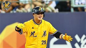 ▲陳俊秀敲出致勝安。（圖／中信兄弟提供）