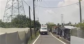 兩人被救出後先送旗山醫院搶救，但何姓母親撒手人寰，9歲的兒子轉送義大醫院也宣告不治。（圖／翻攝畫面）
