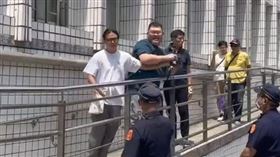 四叉貓在臉書公開被搶經過竟喊著要告對方搶奪罪（圖／翻攝自臉書）