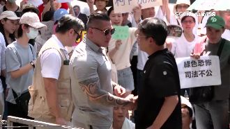 赴北檢聲援柯！館長曝接到柯媽電話一直哭