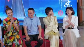 方宥心、蔡振南、唐美雲、方馨接受《娛樂超skr》訪問舞台劇《孟婆客棧》，笑聲連連。（圖／民視提供）