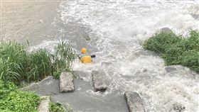 台中突下暴雨！78歲釣客受困旱溪沙洲