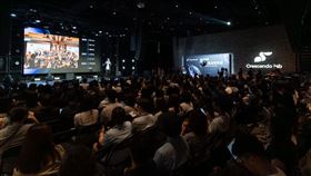 「漸強實驗室」公布 16 組新應用，包括 AI 數據助理、群組對話等 12 個新功能，以及宣布開發 4 大「AImon」以滿足超個人化時代的需求。