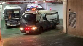 彭振聲搭囚車前往臺北看守所。（圖／翻攝畫面）