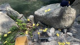 桃園市復興區宇內溪滑水道昨天（1日）下午3時許發生一起溺水意外，一名20歲的李姓男子前往溪中戲水，因久未上岸，同行友人懷疑他發生意外報案求助，警消人員獲報到場搜救，下午5時許，搜救人員發現李男溺水卡在暗流中，經拉上岸搶救仍無生命跡象