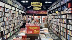 天龍圖書台中店預計10月左右熄燈（圖／翻攝自「天龍圖書台中店」臉書）