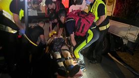 新北市坪林區昨天（1日）晚間發生一起溺水意外，一名陳姓男子（51歲）與友人相約至北勢溪抓蝦，他涉水走到對岸放蝦籠時突然滅頂，友人企圖營救未果報警，警消趕到現場將陳男救起後，他已無生命跡象，經送醫急救仍不治。